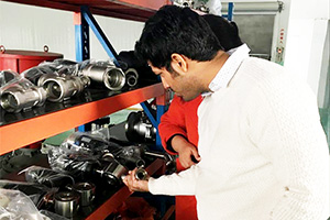 Pakistan客戶來(lái)訪斯凱浮閥業(yè)
